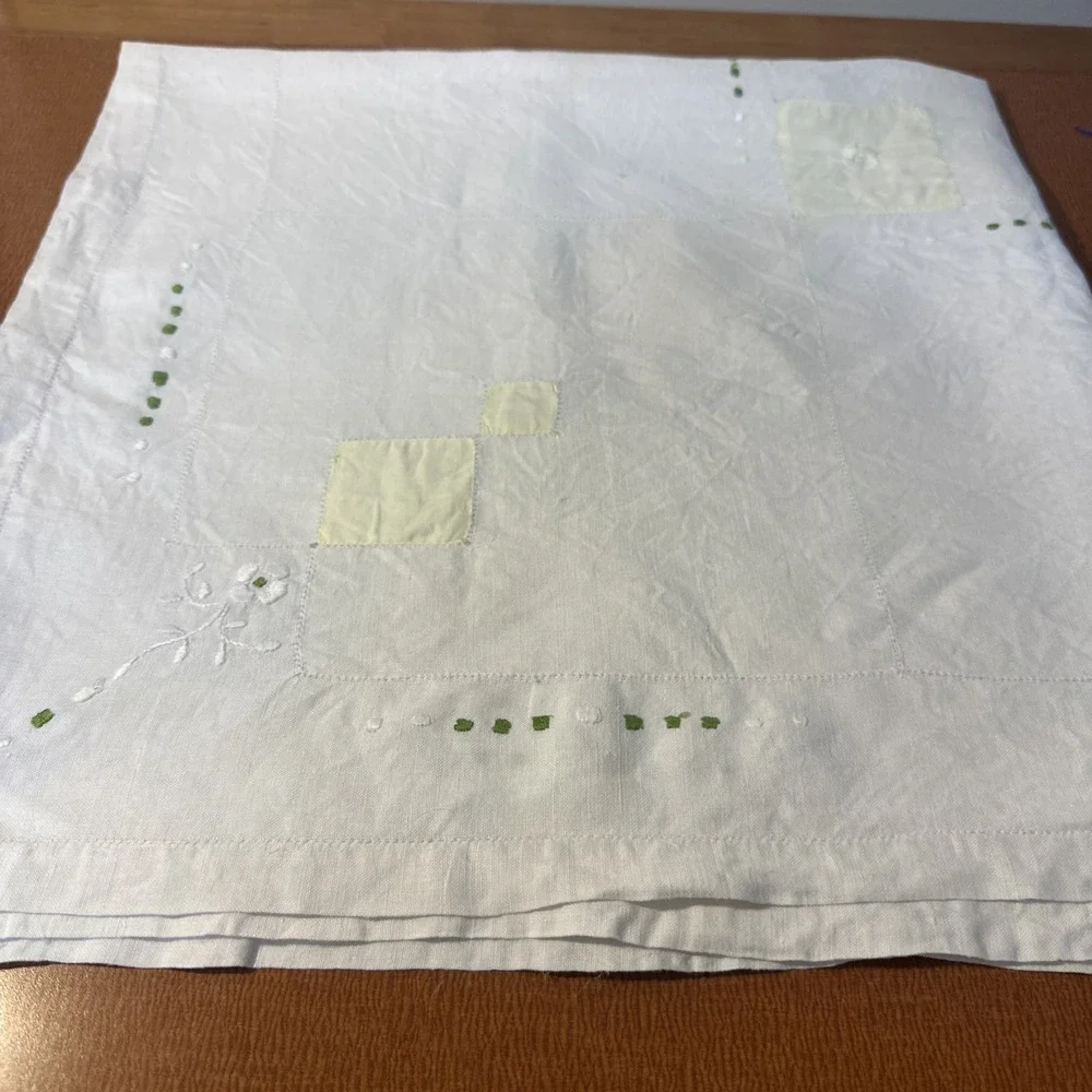 Vtg Hand Embroidered & Quilted Small Tablecloth‎ 32 By 32